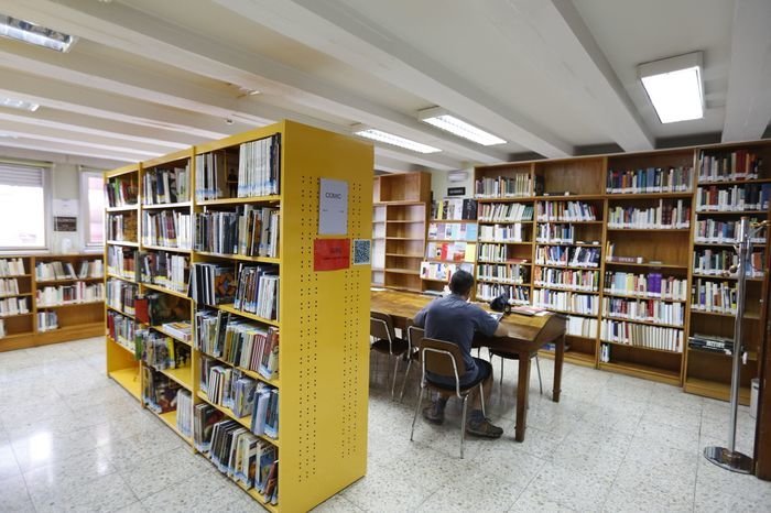 Ourense. 19-08-15. Local. Biblioteca pública. Na foto a sala de cómics
Foto: Xesús Fariñas