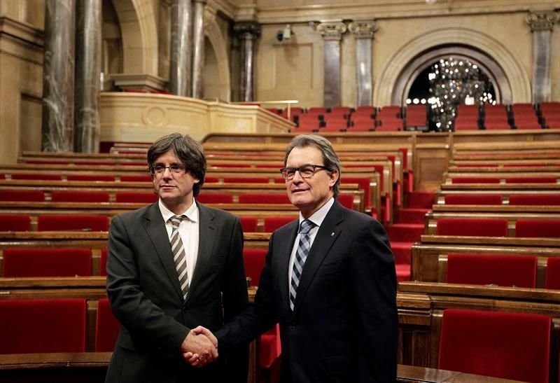Puigdemont y Mas, ayer en el Parlament.