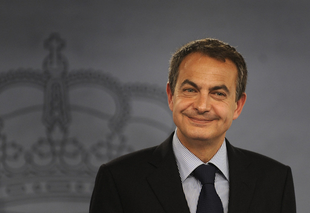 Spanish Prime Minister Jose Luis Rodriguez Zapatero gives a press conference to discuss Spain's end of year assessment at the Moncloa palace in Madrid on December 26, 2008. AFP PHOTO/Pedro ARMESTRE
