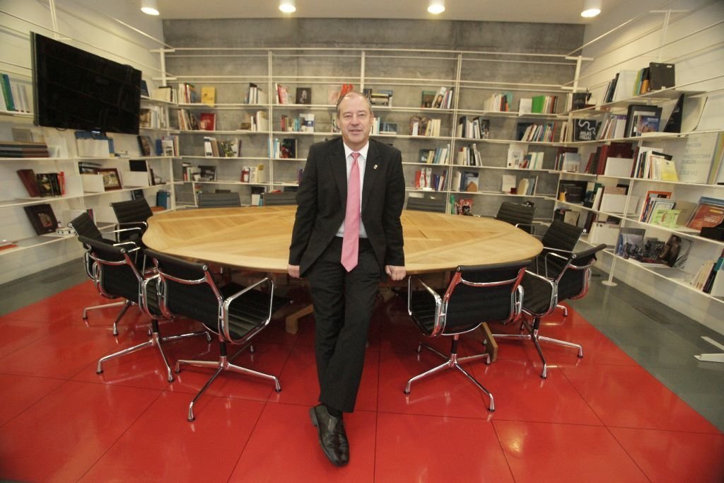 <p>El rector de la Universidad de Vigo, Salustiano Mato, en la sala de su despacho del Campus donde recibe las visitas.</p>