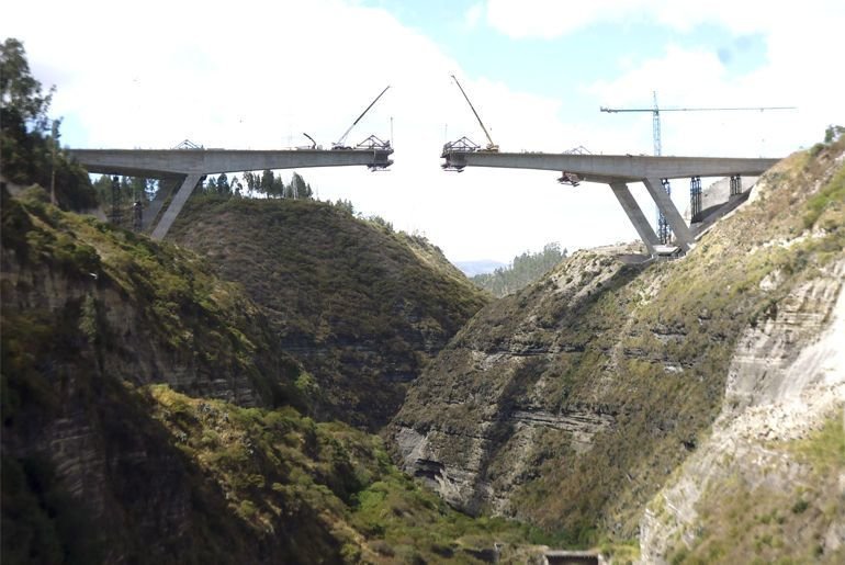 La compañía tiene otras obras en Ecuador como este puente que construyó.