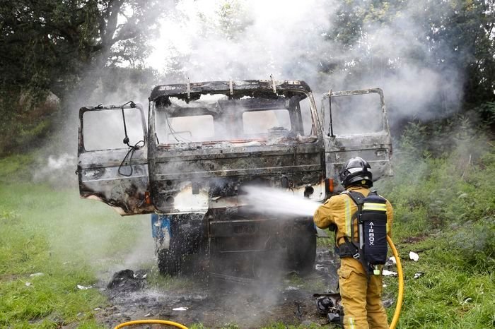 Ourense. 28-01-16. Sucesos. Incendio un camión no vinteún.
Foto: Xesús Fariñas
