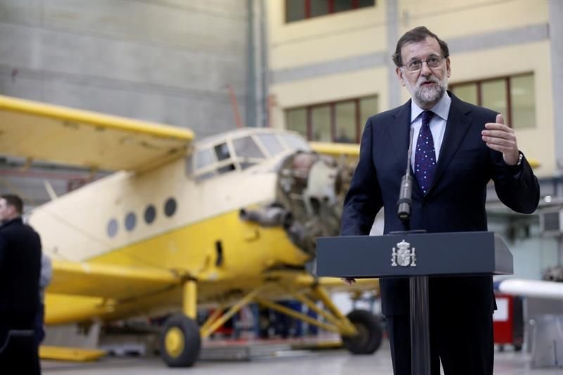 El presidente del Gobierno en Funciones, Mariano Rajoy, durante su comparecencia en la visita al centro integrado de Formación Profesional (FP) &#34;Profesor Raúl Álvarez&#34;.