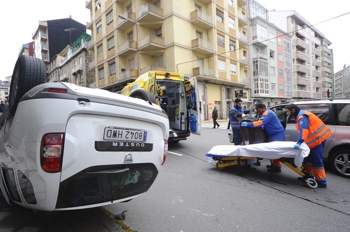 Imagen del accidente de esta mañana el calle Celso Emilio Ferreiro.