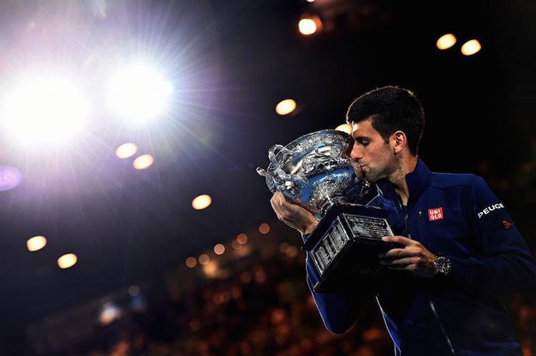 Djokovic levanta su sexto trofeo en Australia.