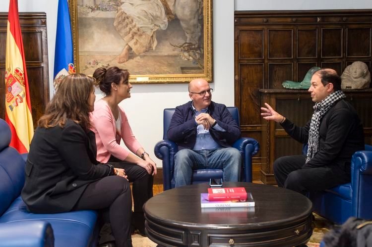 Reunión de Manuel Baltar cos representantes dos peiteadores ourensáns_result