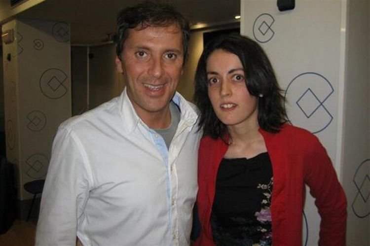 El periodista, con su agresora, Lorena Gallego.