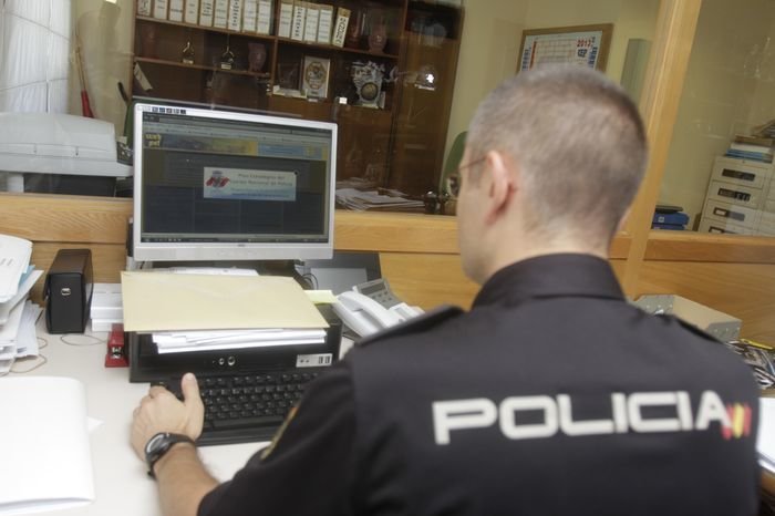 La unidad de delitos informáticos de la Policía Nacional de Ourense.  MIGUEL ANGEL