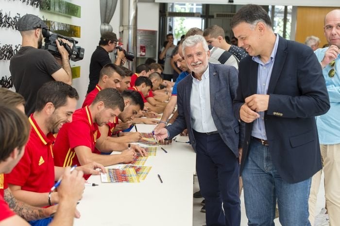 Rosendo Fernández e Bernardino González na firma de autógrafos da Selección Española de fútbol sala_result