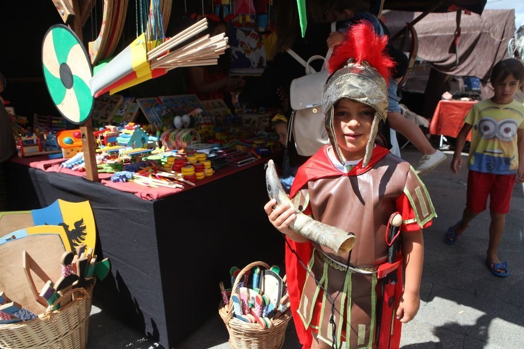Un pequeno romano que non quixo perderse a festa que se celebrou en Xinzo durante esta fin de semana.