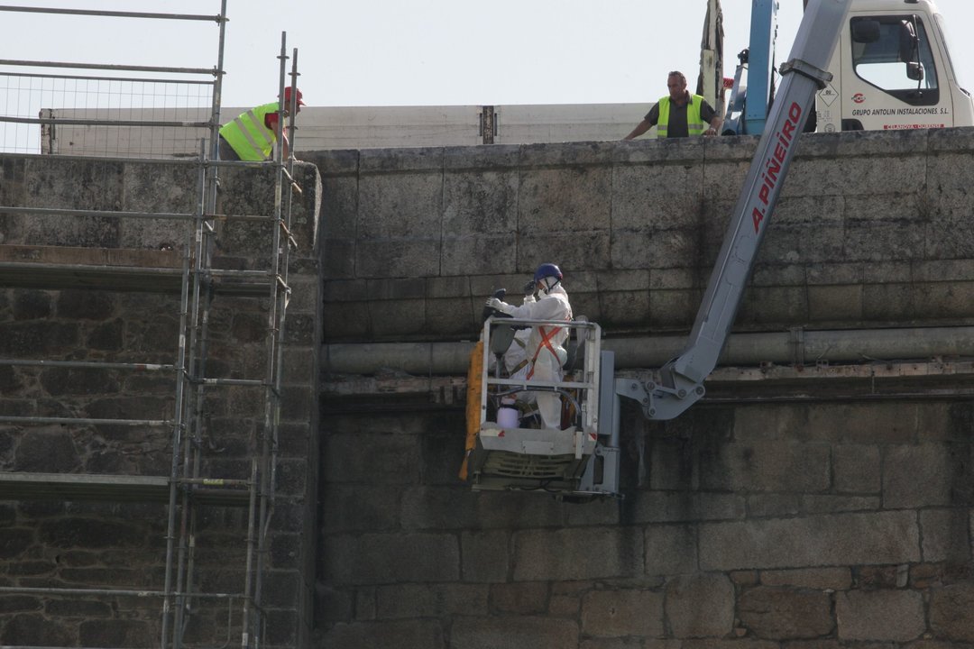 Ourense. 5-09-2016. Obras en A Ponte Romana. Paz