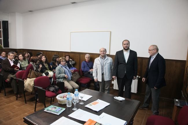 Ourense. 17-10-2016, Conferencia en el Instituto de la Familia. Francisco Prieto, Alejo Manuel Diz, Fernando Izquierdo. Paz