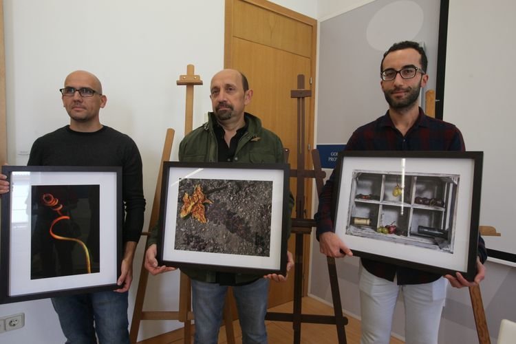 Ourense. 31-10-2016. Entrega premios fotografía Viña Docampo. Gustavo Docampo, Pablo Pérez, Juan Miguel Ortuño, DAvid Martín.Paz