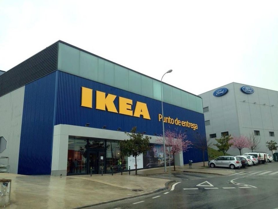 La tienda "punto de entrega" de Ikea en Pamplona, que sería el modelo para Vigo.