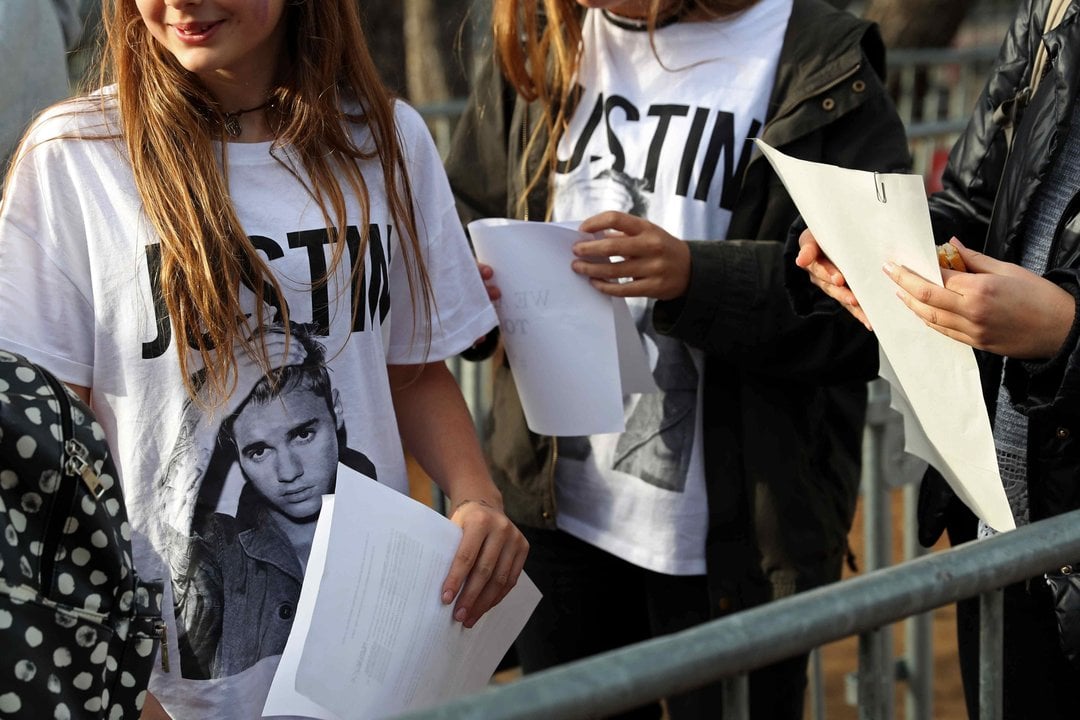 Las jóvenes llenaron el Barclaycard Center de Madrid para la actuación de Bieber.