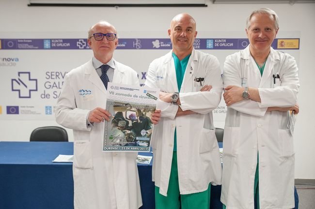 Alberto Parajó (jefe de sección de cirugía y presidente del comité organizador), Dionisio López Bellido (gerente de la EOXI Ourense) y Manuel García García (Jefe de servicio de cirugía del CHUO).