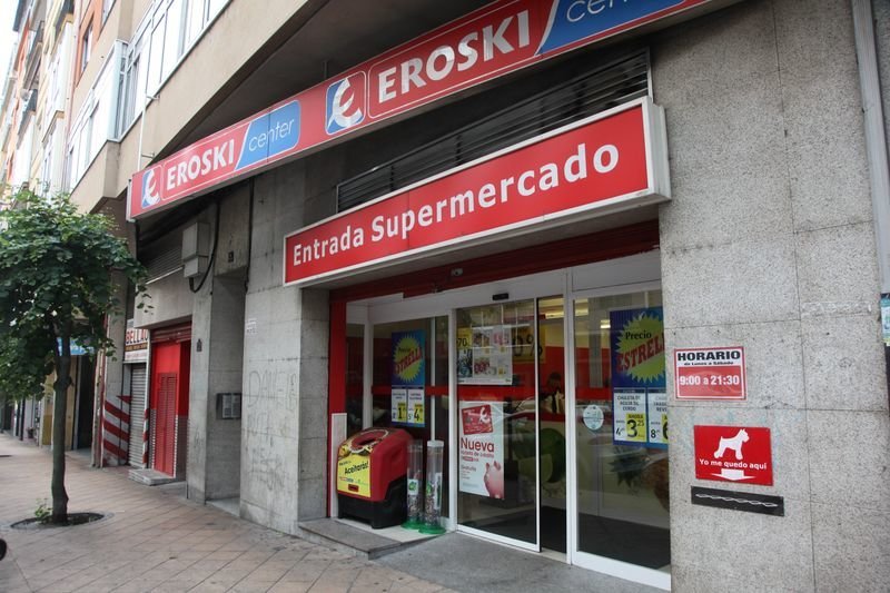 Ourense. 13-06-2017. Super de Eroski en la Avenida de Santiago. Paz
