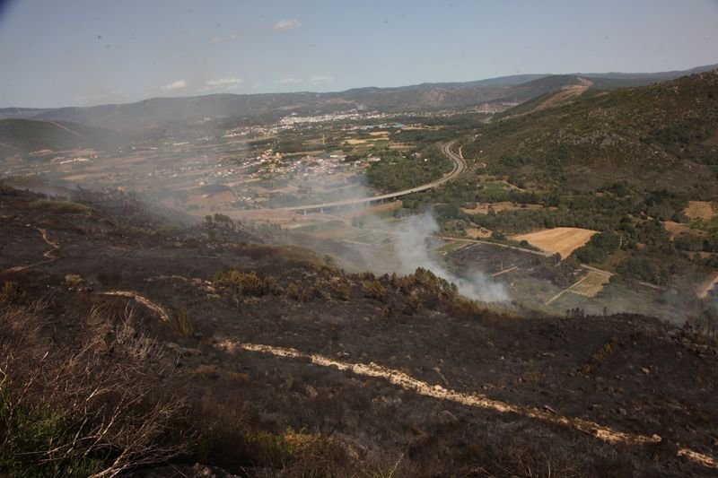 Albarellos. 29-07-2017. Frente abierto de incendio ente verín y Albarellos. Paz
