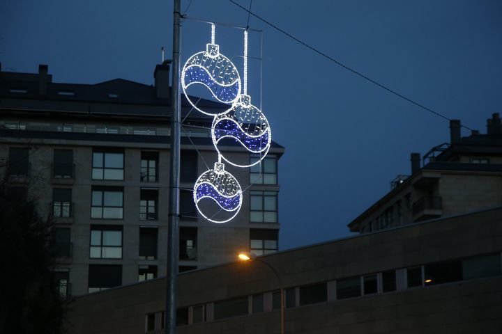 OURENSE 21/11/21017, Prueba de iluminacion en el alumbrado de navidad, rotonda de la policia local, foto Gonzalo Belay
