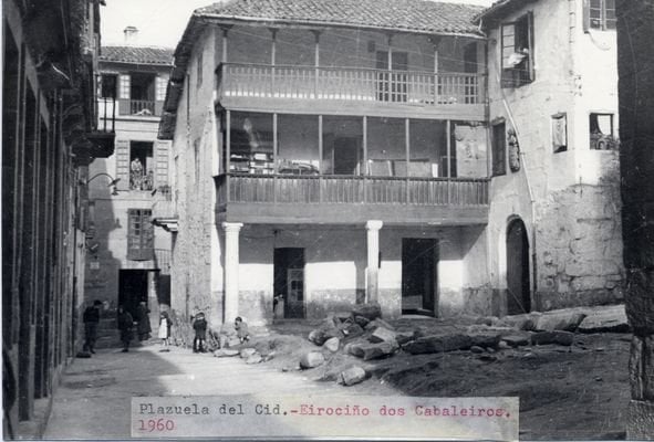 plazuela_del_cid._eirocino_dos_cabaleiros._1960_result