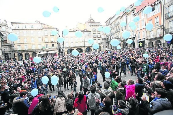 Ourense. 29-01-2016.Alumnos de Maristas en la Plaza Mayor, Día da Paz. Paz
