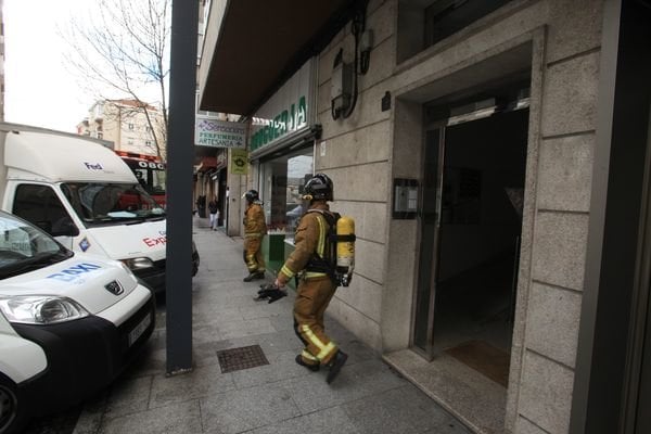 OURENSE 05/03/2018.- Presencia de los bomberos en la calle Greco. José Paz