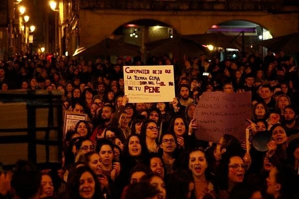 OURENSE. 08/03/2017 Paseo, Plaza Mayor, manifestacion dia internacional de la mujer. Foto: Miguel Angel