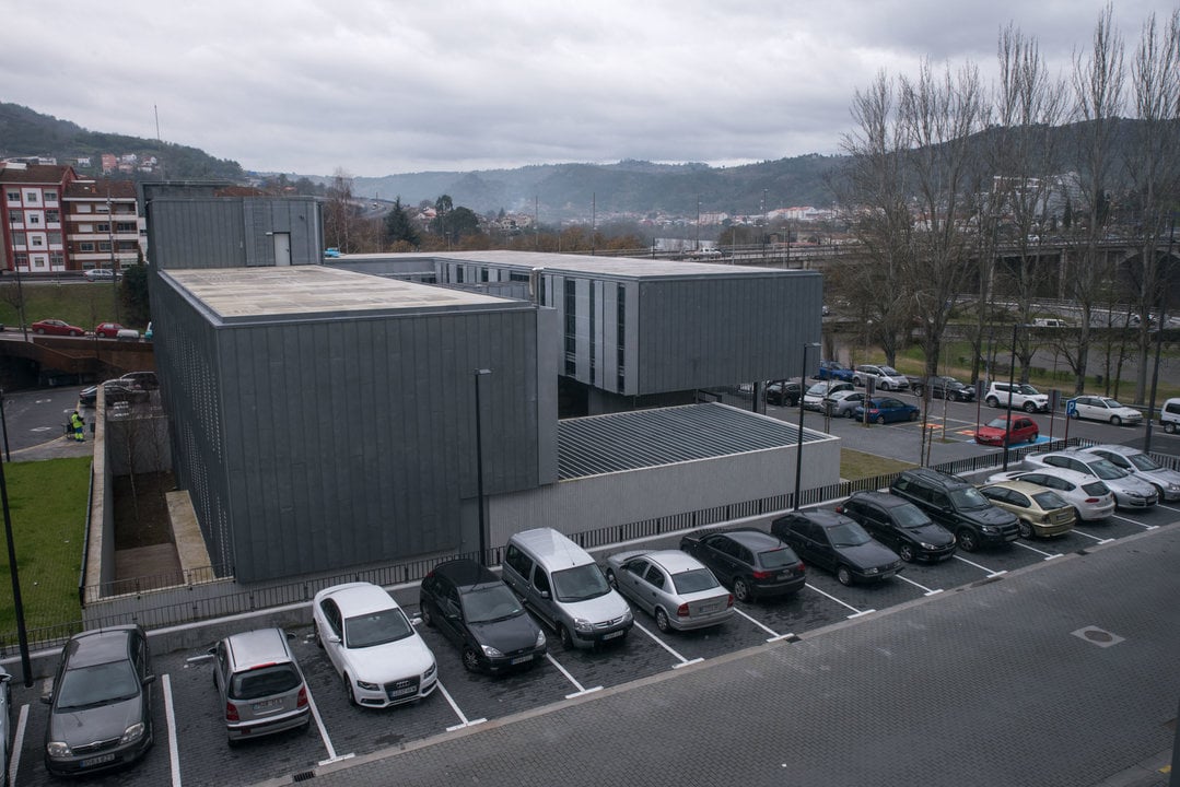 OURENSE (EDIFICIO NUEVOS JUZGADOS). 06/02/2018. OURENSE. Vista panorámica del centro de salud de O Couto desde la primera planta del edificio de los nuevos juzgados de Ourense. FOTO: ÓSCAR PINAL.