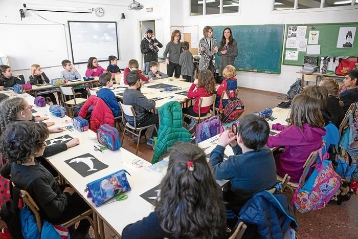 OURENSE (CEIP O COUTO). 23/02/2018. OURENSE. Grabación del programa de Telemiño "Xornal Escolar" con los alumnos y alumnas del CEIP O Couto. FOTO: ÓSCAR PINAL.