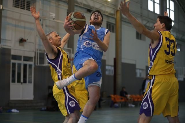 Ourense. 14/04/18. Partido de baloncesto entre el Imprenta y el Baco.
Foto: Xesús Fariñas