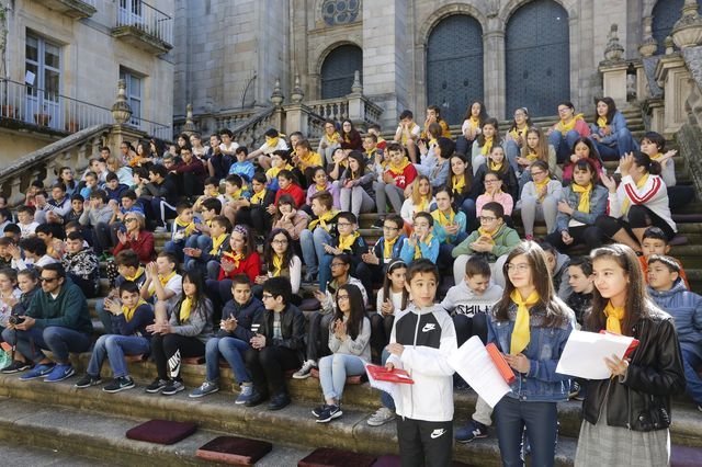 Ourense. 15/05/18. Actividades para escolares para celebrar la semana de As Letras Galegas 2018 en la Praza San Martiño.
Foto: Xesús Fariñas