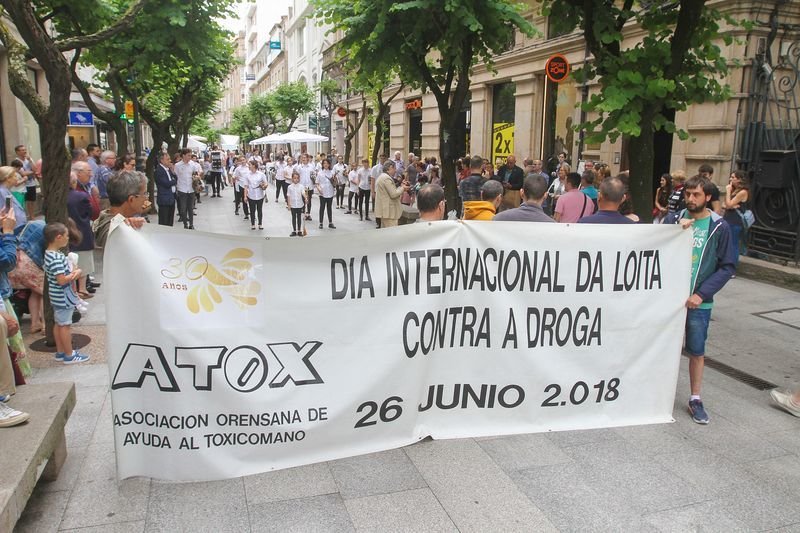
OURENSE (RÚA DO PASEO). 26/06/2018. OURENSE. Concentración con motivo del Día Internacional da Loita contra a Droga, en la rúa do Paseo. FOTO: ÓSCAR PINAL.