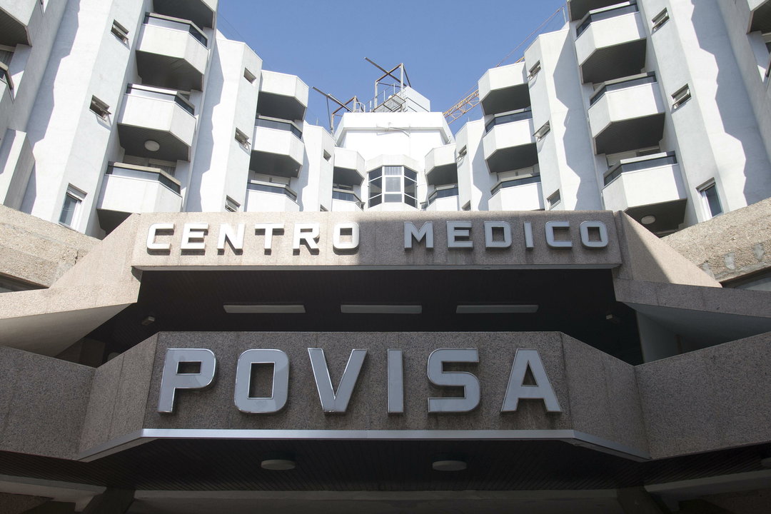 Fachada principal del centro hospitalario vigués Povisa.