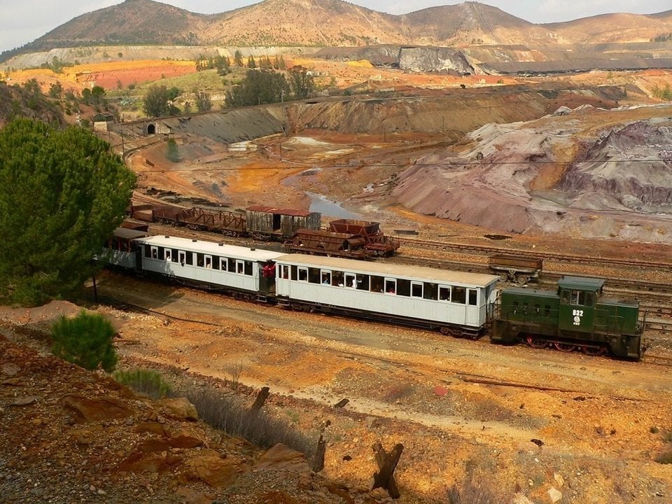 Ferrocarril-Turistico-Minero-a-su-paso-por-Zarandas-Naya