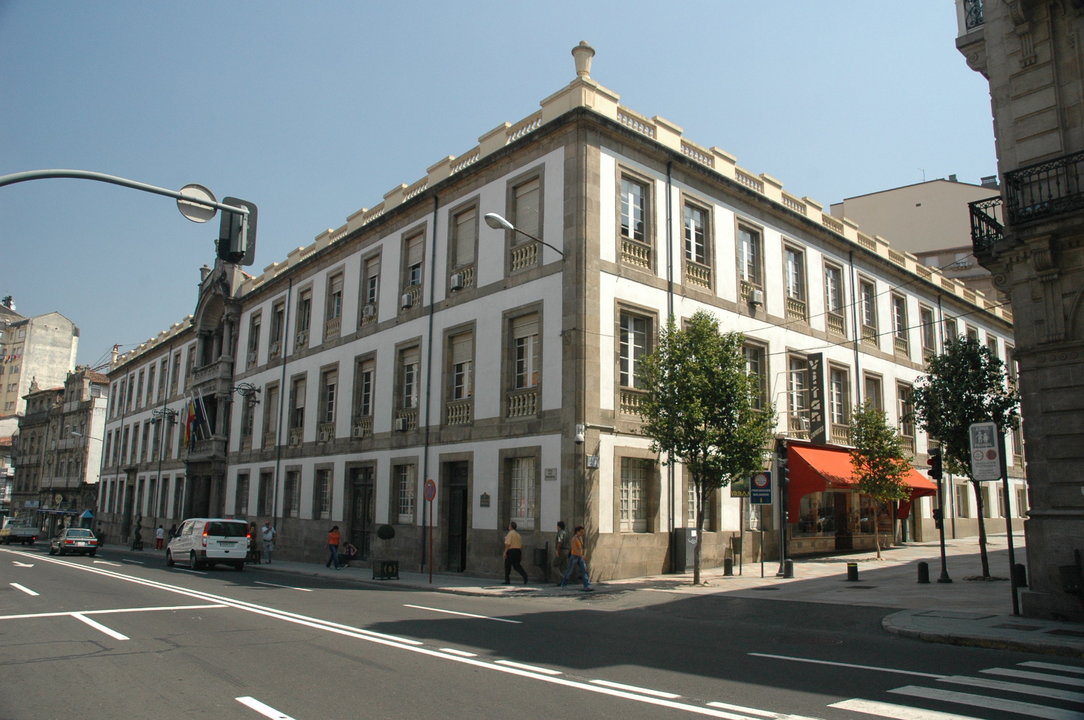 Vista exterior del edifico de la Diputación de Ourense.