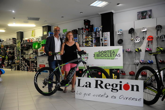 Ourense 23/7/18
Ganadora sorteo bici eléctrica La Región
Moncho Nespereira,Beatriz Cid
Fotos Martiño Pinal