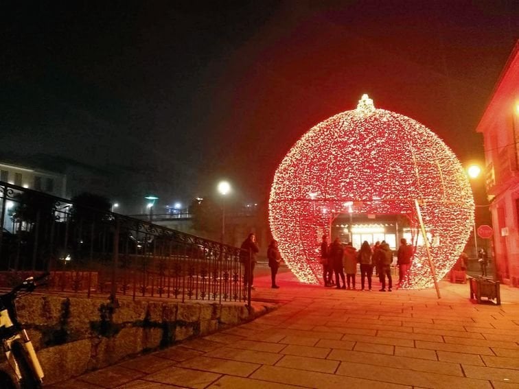 La iluminación navideña se inauguró la pasada semana en el municipio.