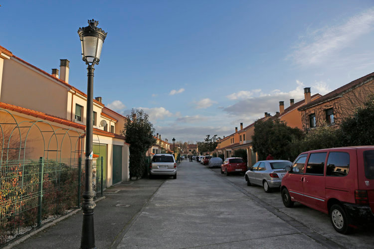 Urbanización de A Tapada de Bouzas, donde se produjeron tres robos el pasado fin de semana (XESÚS FARIÑAS).