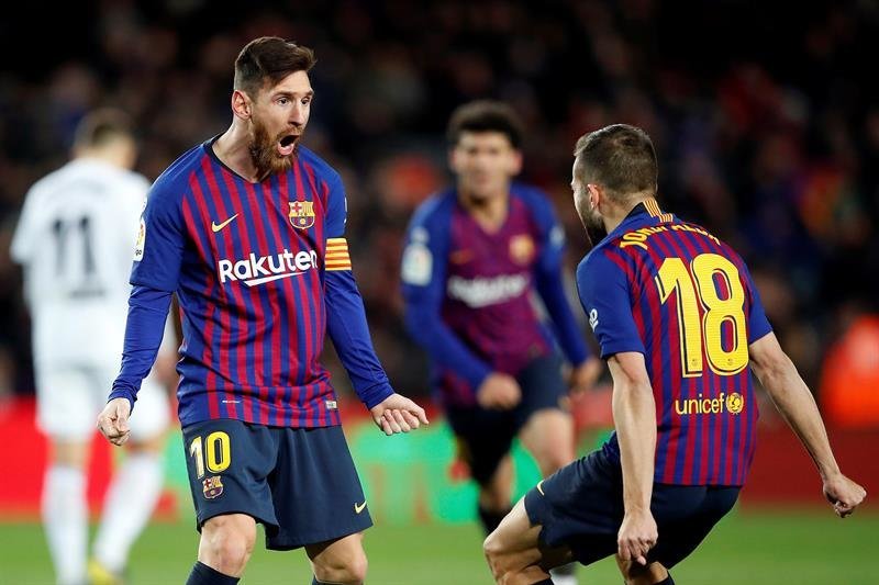 Messi celebra el tanto al Valencia.
