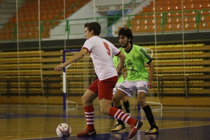 Iago Quintas, del EDO Sala Ourense, conduce la pelota en el Pazo.