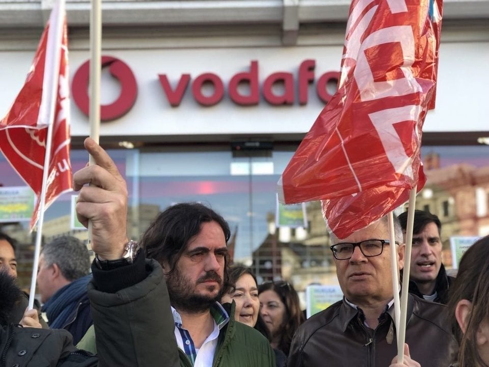 Diputados En Marea Antón Sánchez y Manuel Lago en protesta Vodafone

GALICIA.-Trabajadores de Vodafone se concentran en A Coruña en rechazo al ERE, con 41 despidos en Galicia


07/02/2019