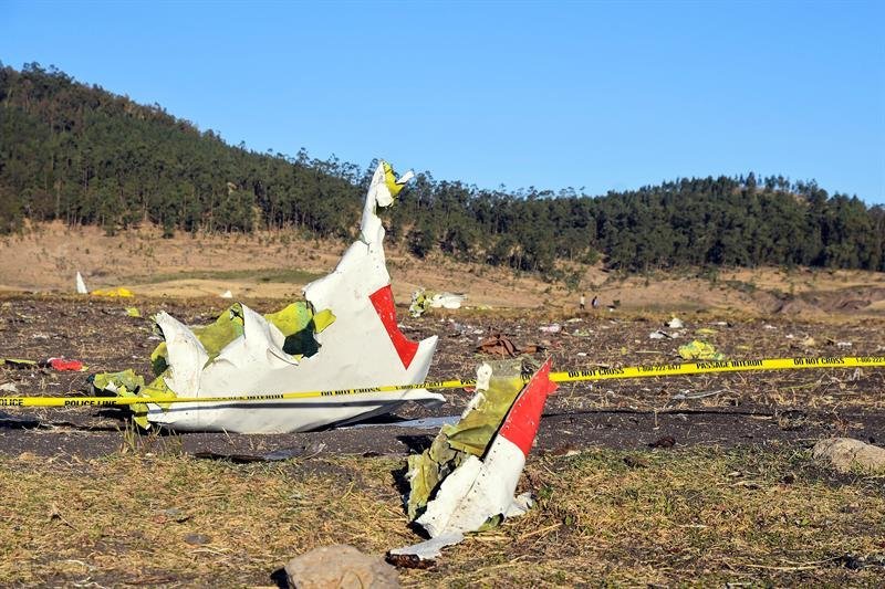 Restos del avión accidentado en Etiopía.