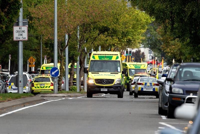 Varias ambulancias en uno de las zonas de los ataques.