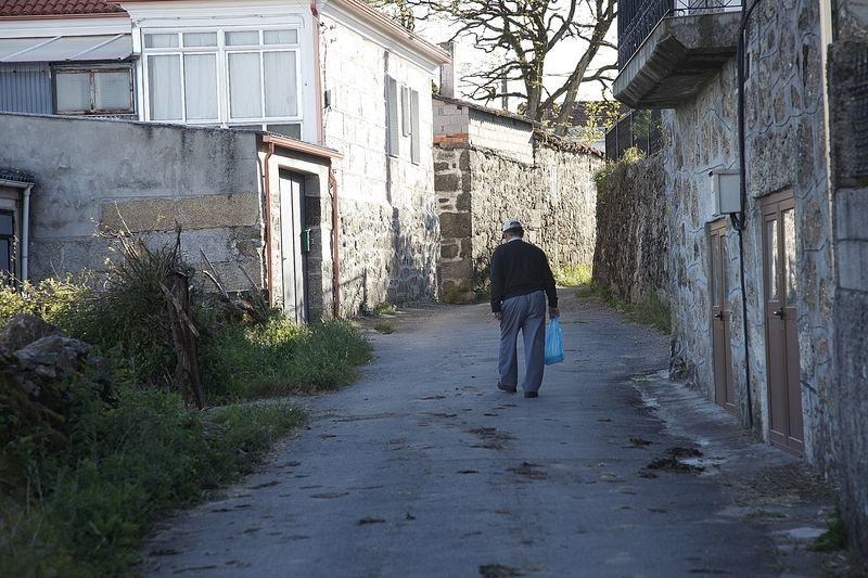 Un vecino de un pueblo de Baixa Limia (MIGUEL ÁNGEL)
