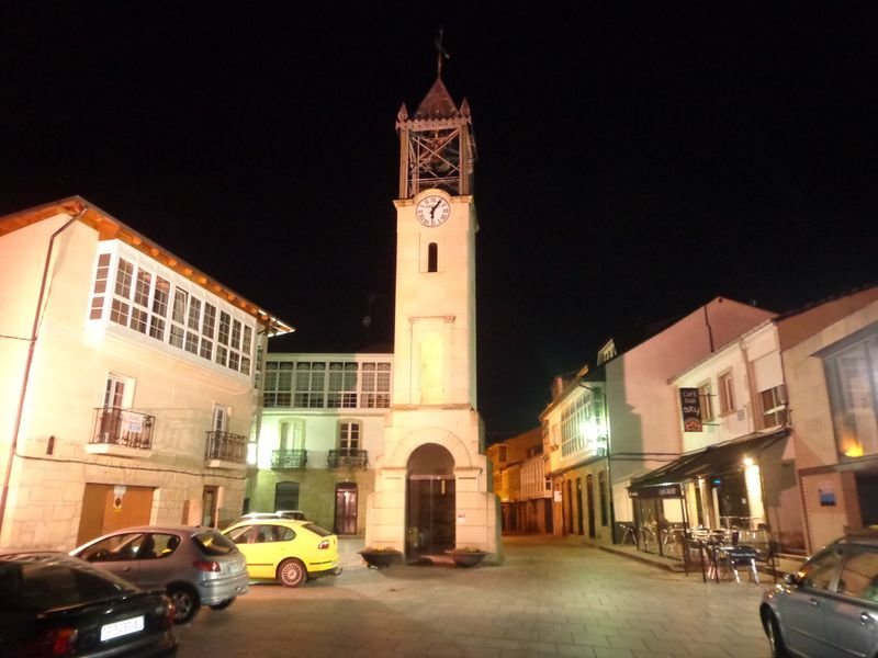 Plaza del Reloj de Trives.