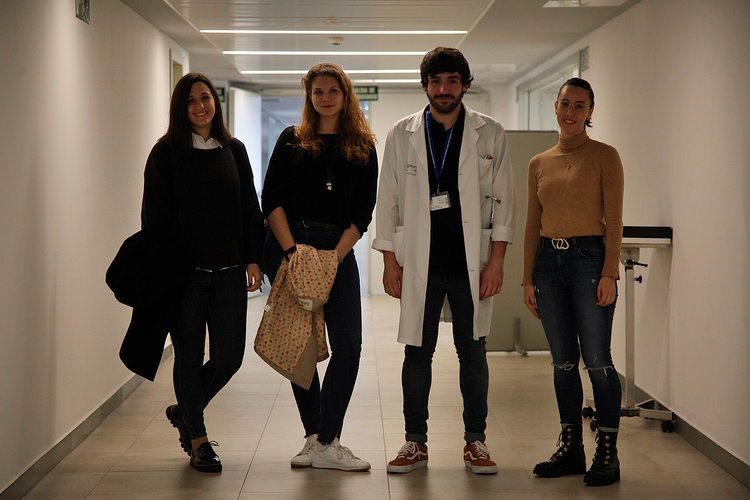 Noelia Pérez, Alba Blanco, Anxo Fernández y Beatriz López, durante la visita de este miércoles por las instalaciones del CHUO.