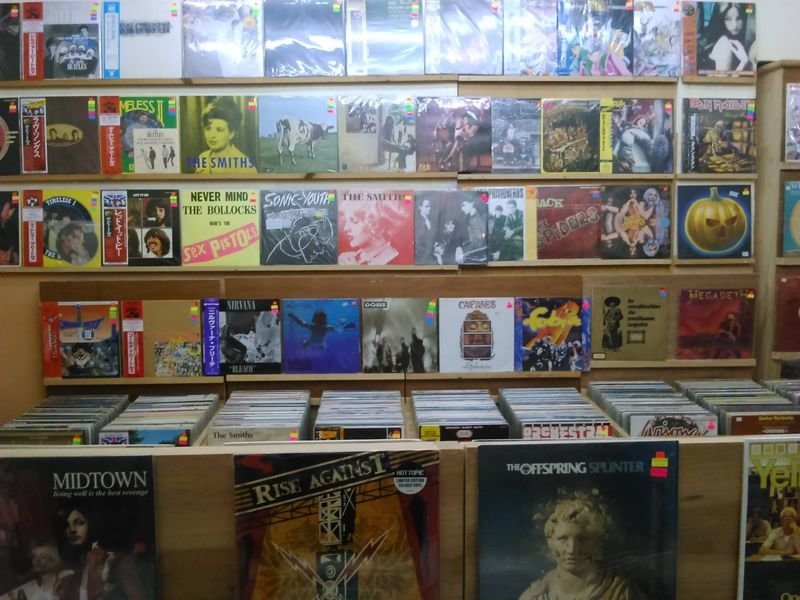 En el primer Record Store Day, Metallica pasó horas en la tienda Rasputin Music en San Francisco reuniéndose con sus admiradores.