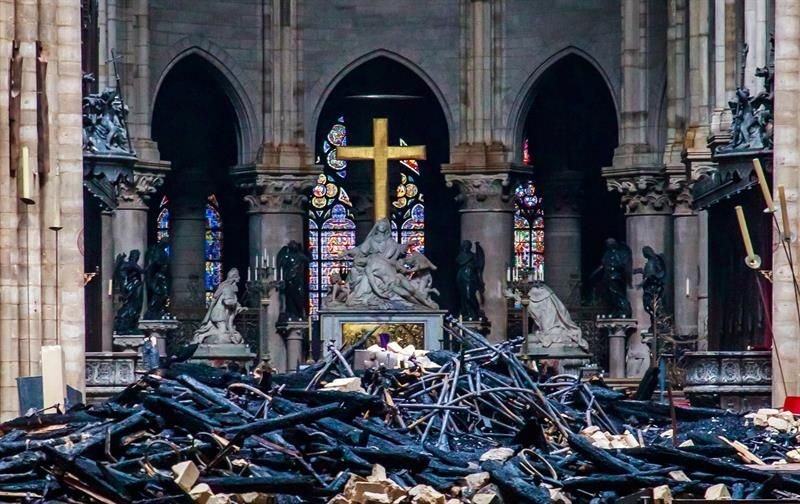 Interior de Notre Dame, tras el incendio.