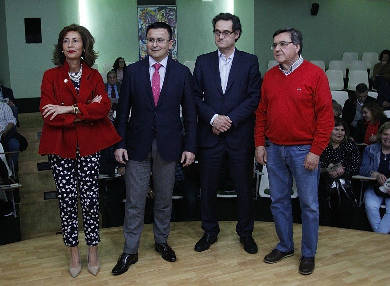 Díaz Mouteira, González Vázquez, Fernández Couto y Milia Méndez, antes de la reunión con los alcaldes (MIGUEL ÁNGEL).