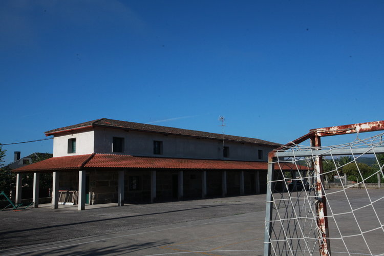 Antigua escuela de Melias, posible sede de la futura asociación.